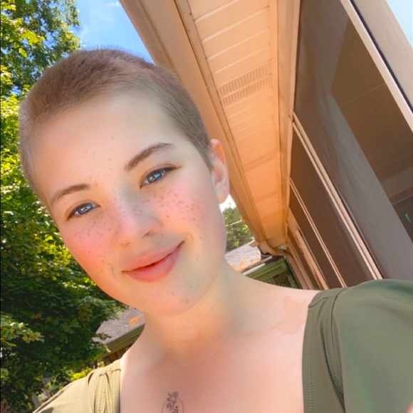 Meet your Posher, Brie - Picture 1 of 1